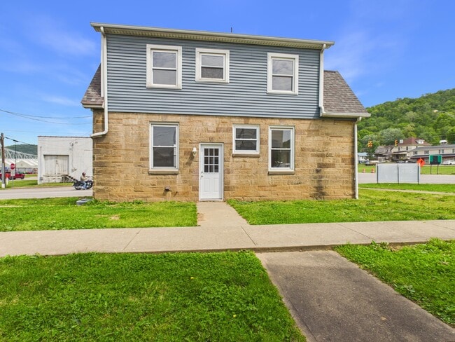 Building Photo - 1036 3rd St