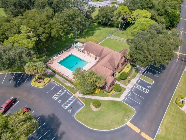 Foto del edificio - Beautiful 1/1 Condo in Gated Lakefront Com...
