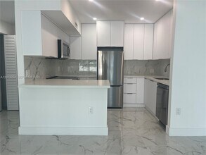 Building Photo - 3505 S Ocean Dr
