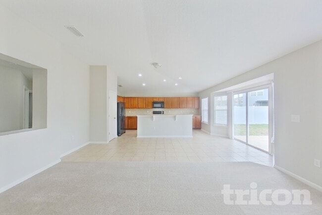 Building Photo - 11238 Justin Oaks Dr N