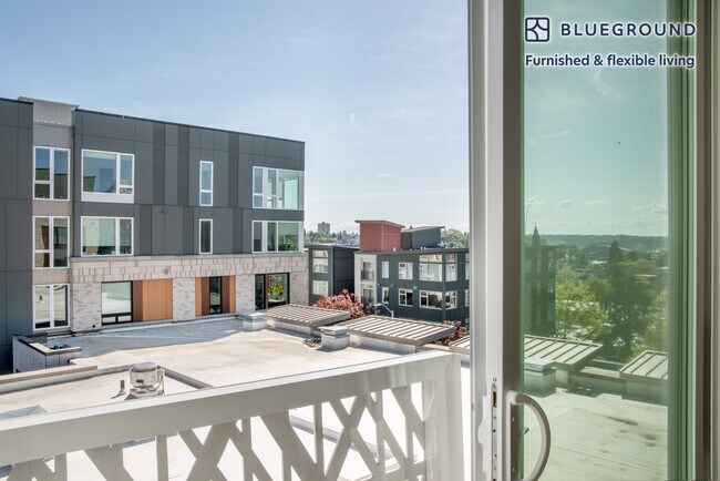 Foto del edificio - 2401 S Jackson St