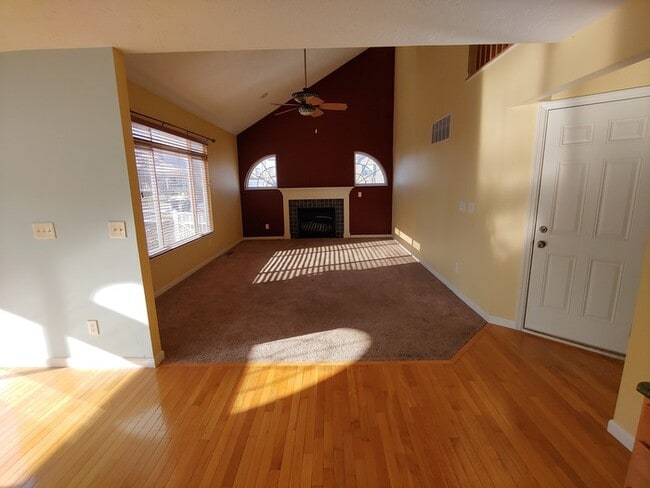Building Photo - Comfortable 4 Bedroom Home