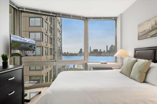 Foto del edificio - 48 Washington Blvd