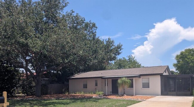 Building Photo - 3902 W Paxton Ave