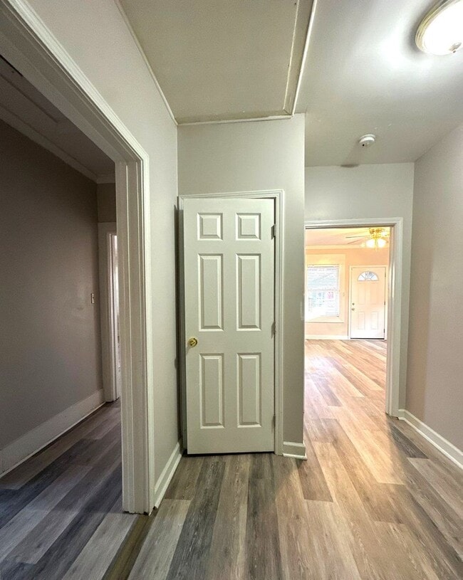 Foto del edificio - RHODES AREA 4 Bedroom /2.5 Bath House! Gorgeous New Floors