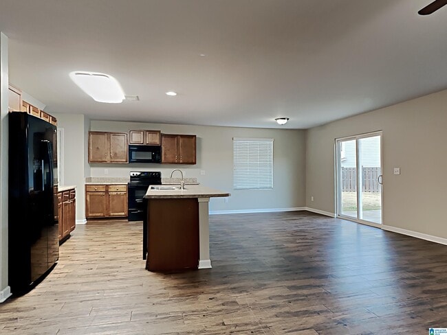 Building Photo - 330 Reed Way