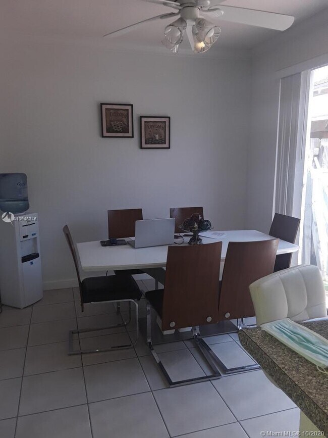 Foto del edificio - 6960 NW 177th St