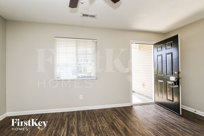 Building Photo - 811 Brantford Dr