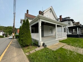 Building Photo - 12 S Wade Ave