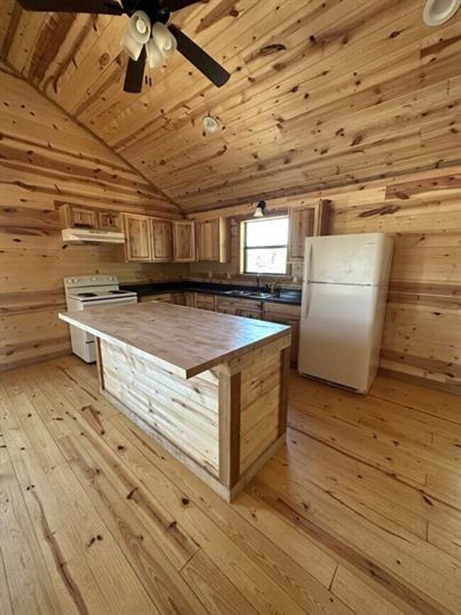Building Photo - 79 Hill Country Cabin Ln