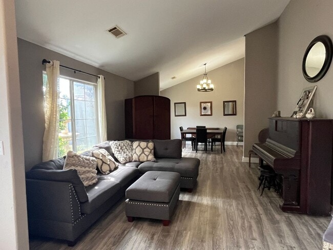Building Photo - 8957 Knobhill Cir