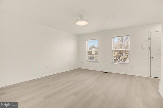 Building Photo - 14805 Strawberry Ln