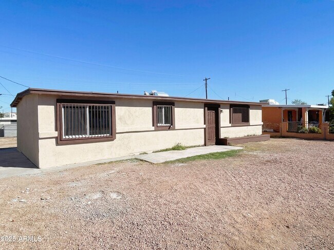 Foto del edificio - 2302 E Lynne Ln