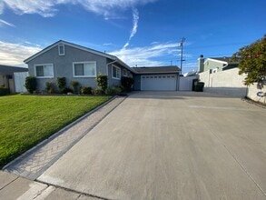 Building Photo - 5471 Myra Ave