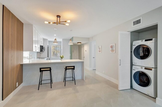 Foto del edificio - 4090 Tivoli Ct