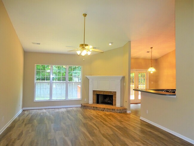 Building Photo - One Level Living! Updated 3BR / 2BA in Pri...