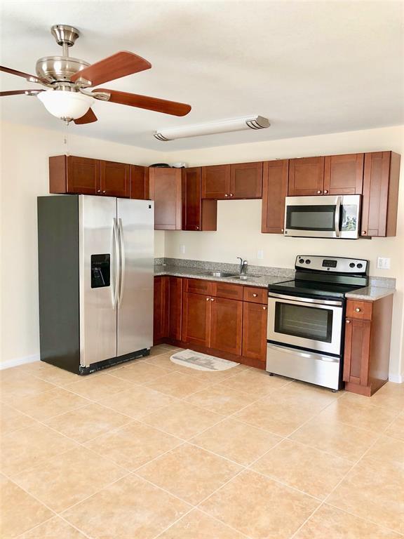 Building Photo - 3807 Putnam Dr