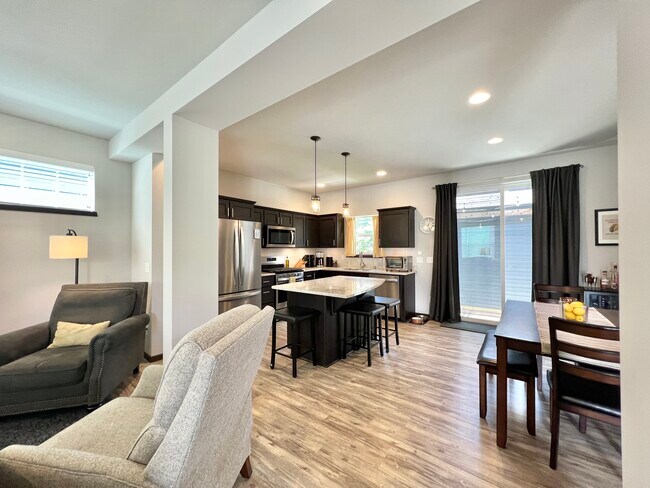 Building Photo - 2899 Bulwer Ln