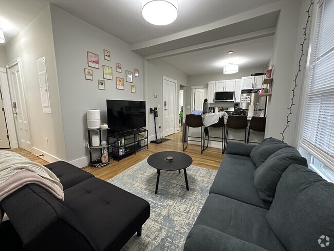 Building Photo - 68 L St