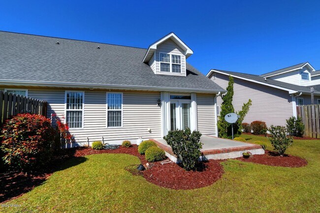 Building Photo - 533 Village Green Dr