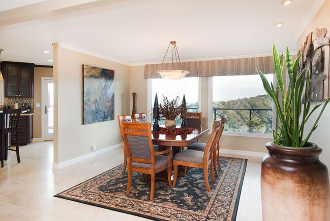 Building Photo - 895 Somerset Ct