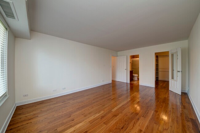 Foto del edificio - 1405 E Central Rd