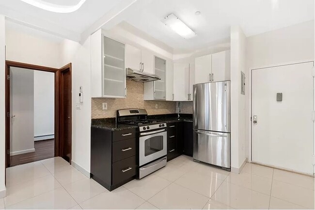 Kitchen - 360 43rd St