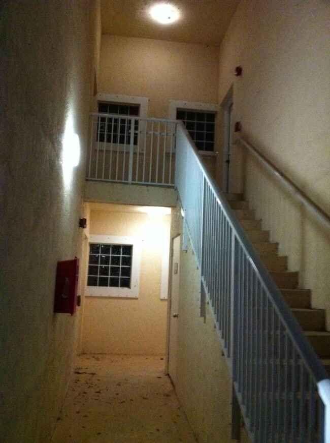 Building Photo - 1145 Golden Lakes Blvd