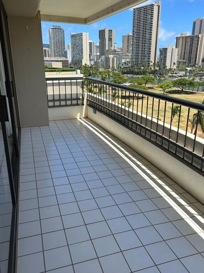 Foto del edificio - 2333 Kapiolani Blvd