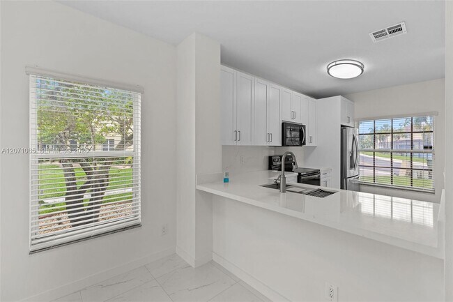 Foto del edificio - 12133 SW 3rd St