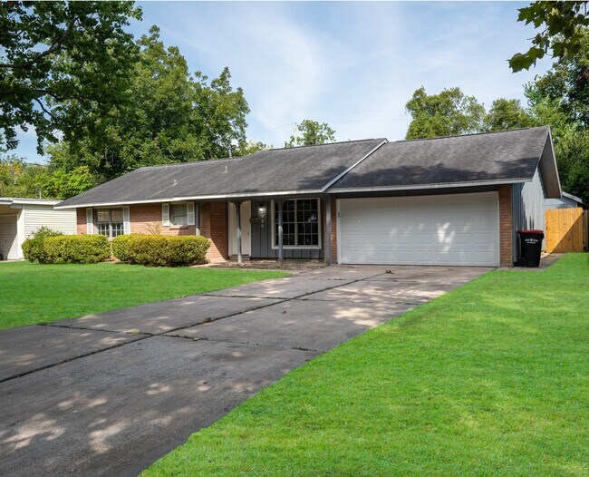 Building Photo - 2906 Newcastle Dr