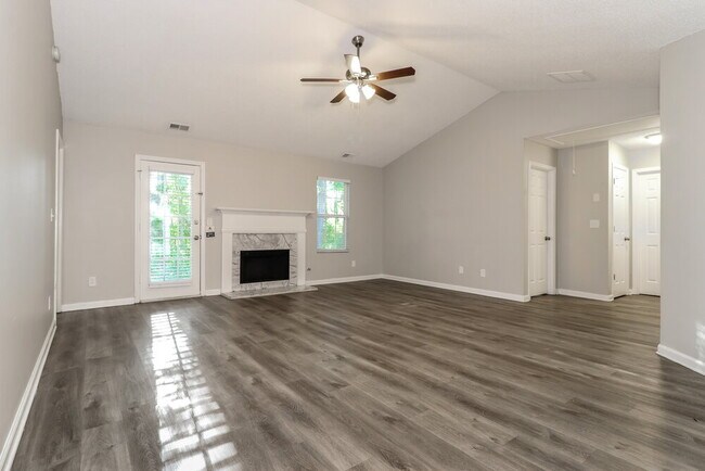 Foto del edificio - 1015 Amelia Grove Ln SE