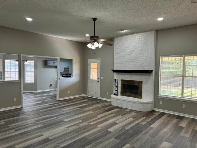 Building Photo - 15 Bazely Cir