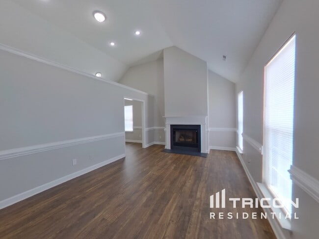 Building Photo - 717 Forest Valley Ln