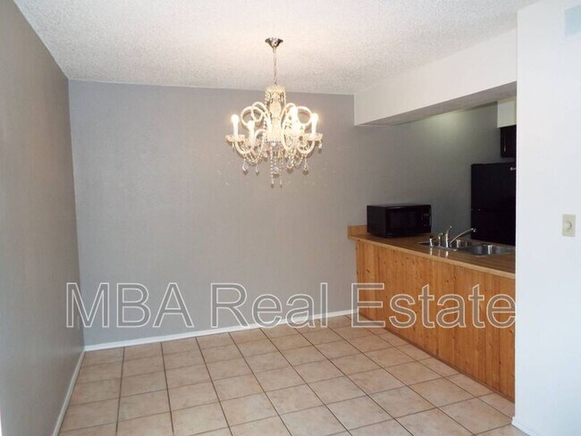 Foto del edificio - 1688 W Village Way