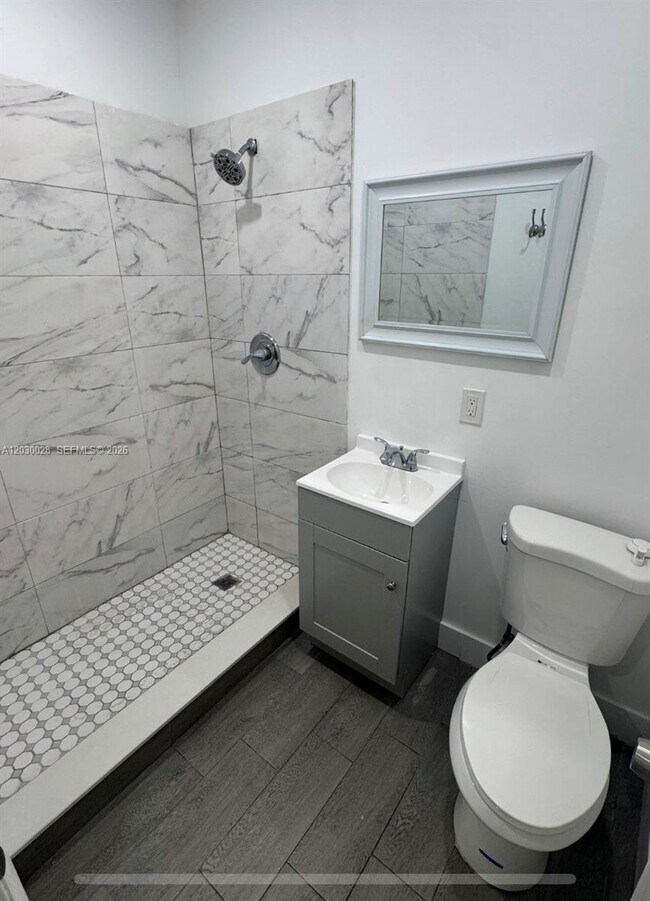 Foto del edificio - 5860 NW 193rd St
