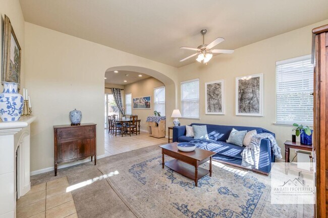 Building Photo - Charming Harlan Ranch Home!