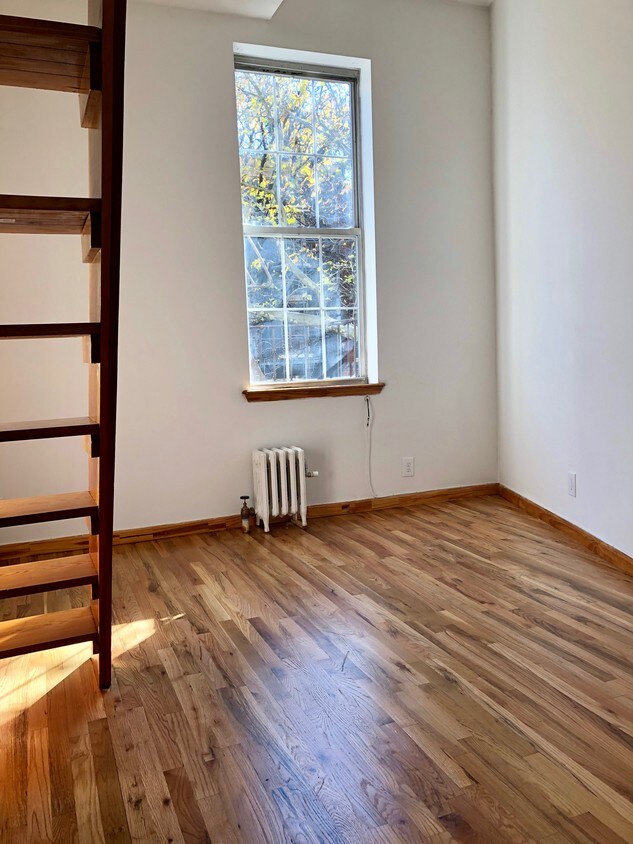 habitación - 305 W 11th St