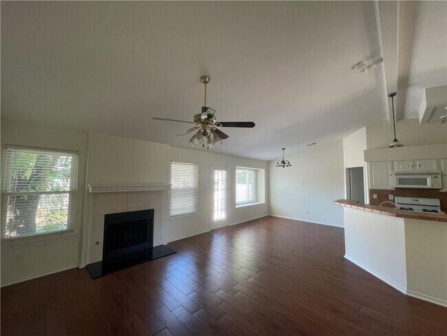 Building Photo - 1703 Hatch Rd