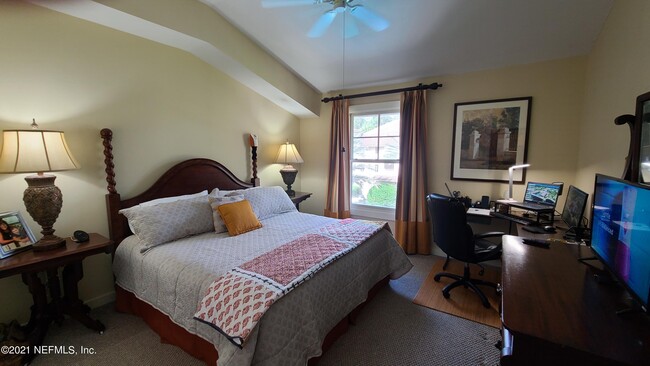 Foto del edificio - 955 Registry Blvd