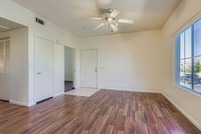 Foto del edificio - Cute and cozy two bedroom upstairs condo