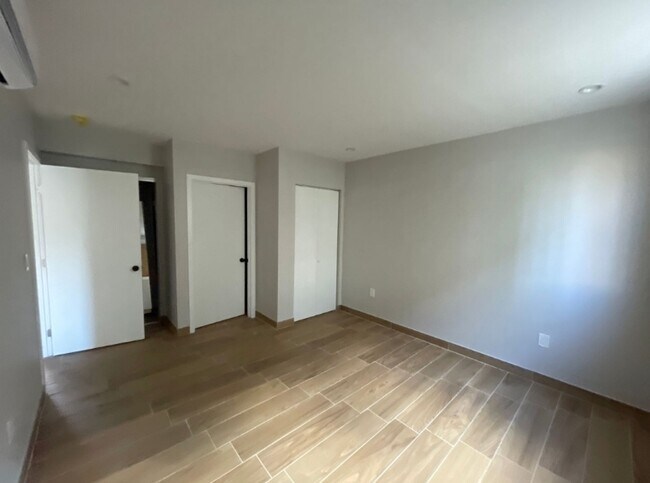 Building Photo - 14921 Vanowen St