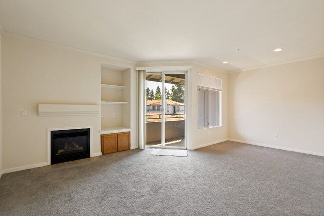 Foto del edificio - 5201 Laguna Oaks Dr