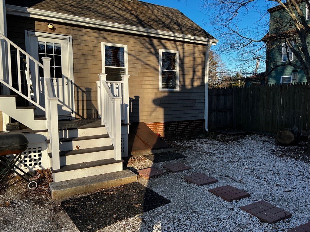 Primary Photo - 1629 Fall River Ave