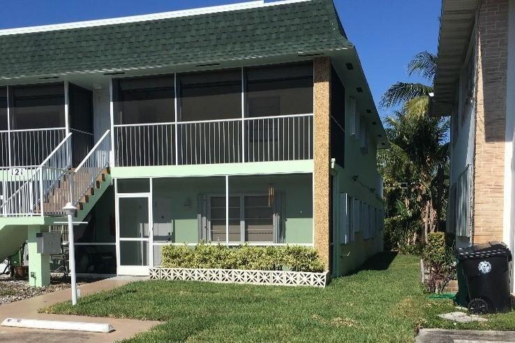 Foto principal - 121 S Lakeside Dr