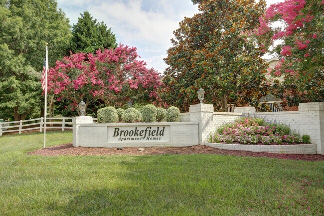 Bienvenido a casa a Brookefield Apartment Homes en Raleigh, NC - Brookefield Apartments