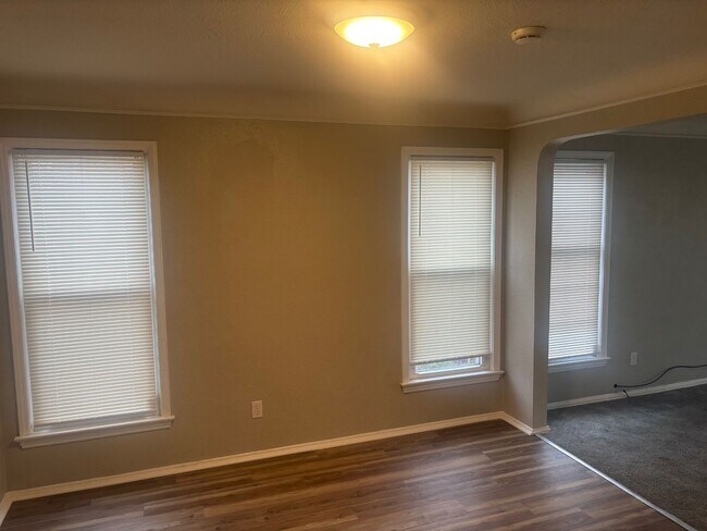 Building Photo - Move-In Ready 3BR Home w/ Fireplace, Garage & Basement – Cleveland