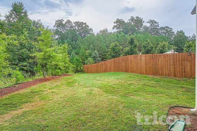 Foto del edificio - 451 Fredrick Dr