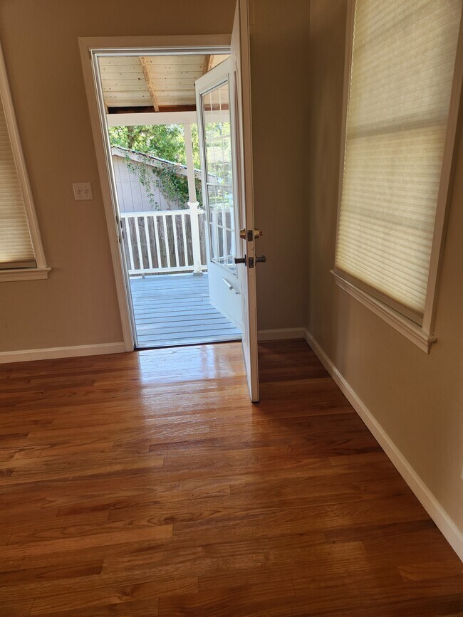 Foto del edificio - 5705 Longfellow St
