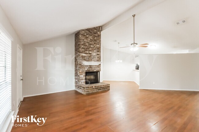 Foto del edificio - 13323 Oak Ledge Dr